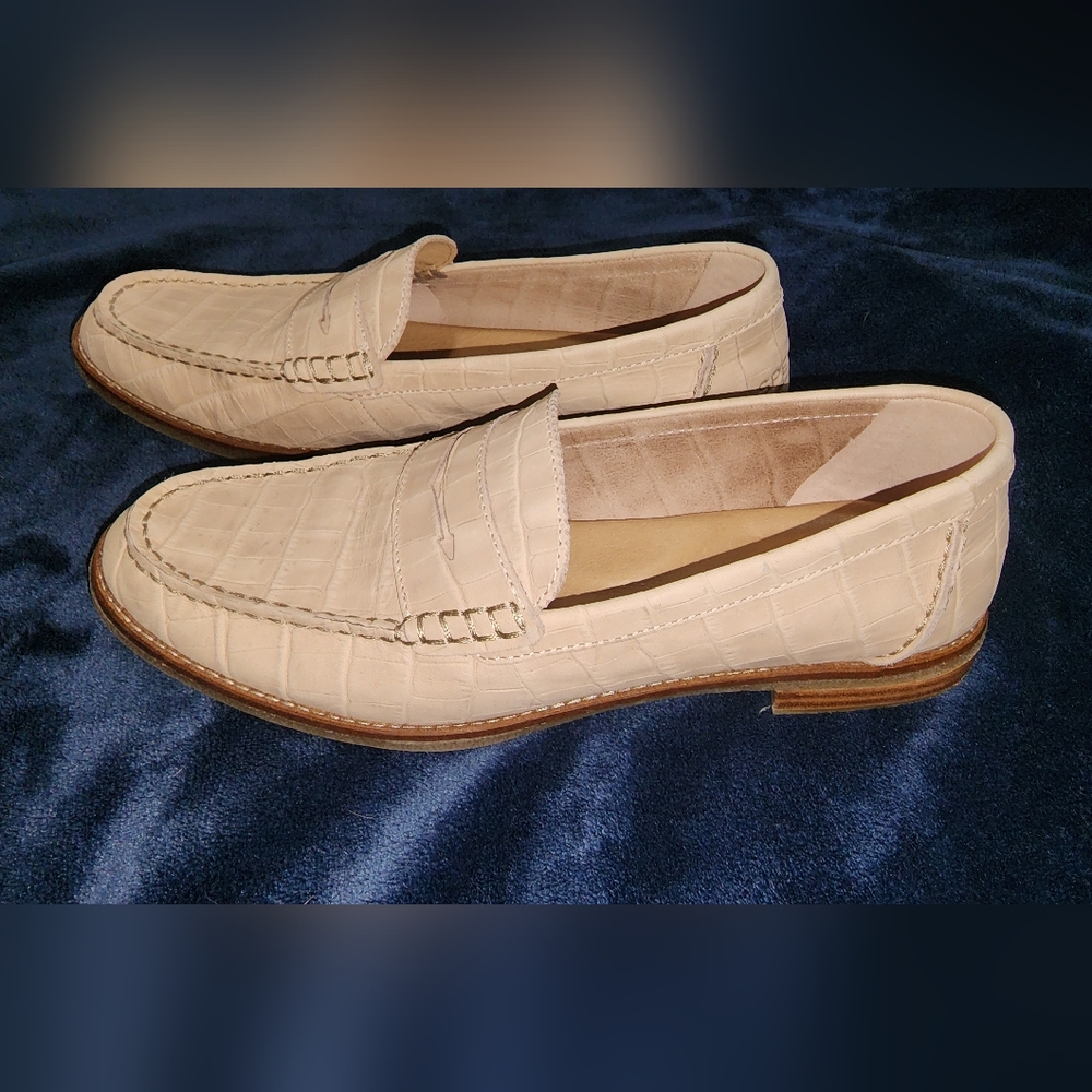 Sperry pink leather loafers size 9